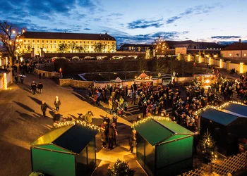 Weihnachtsmarkt_Schloss_Hof_Foto_Astrid Knie_Schoenbrunn_Kultur-und_Betriebsges.m.b.H._web Weihnachtsdorf Schloss Hof